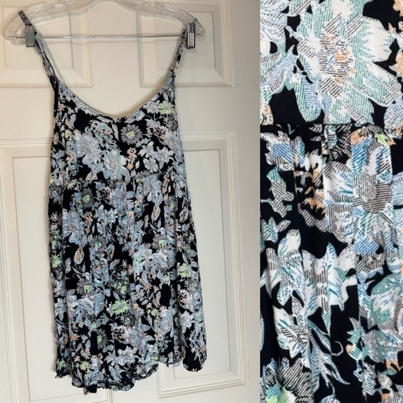 lola Tops - LOLA Floral Jumper Spaghetti Straps in Black and Blue Size Large